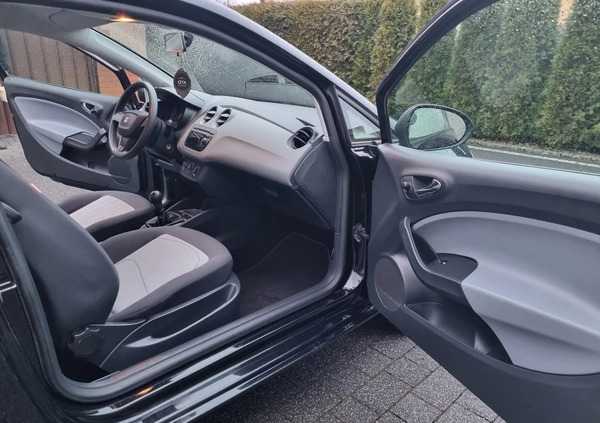 Seat Ibiza cena 17900 przebieg: 137000, rok produkcji 2012 z Wałcz małe 407